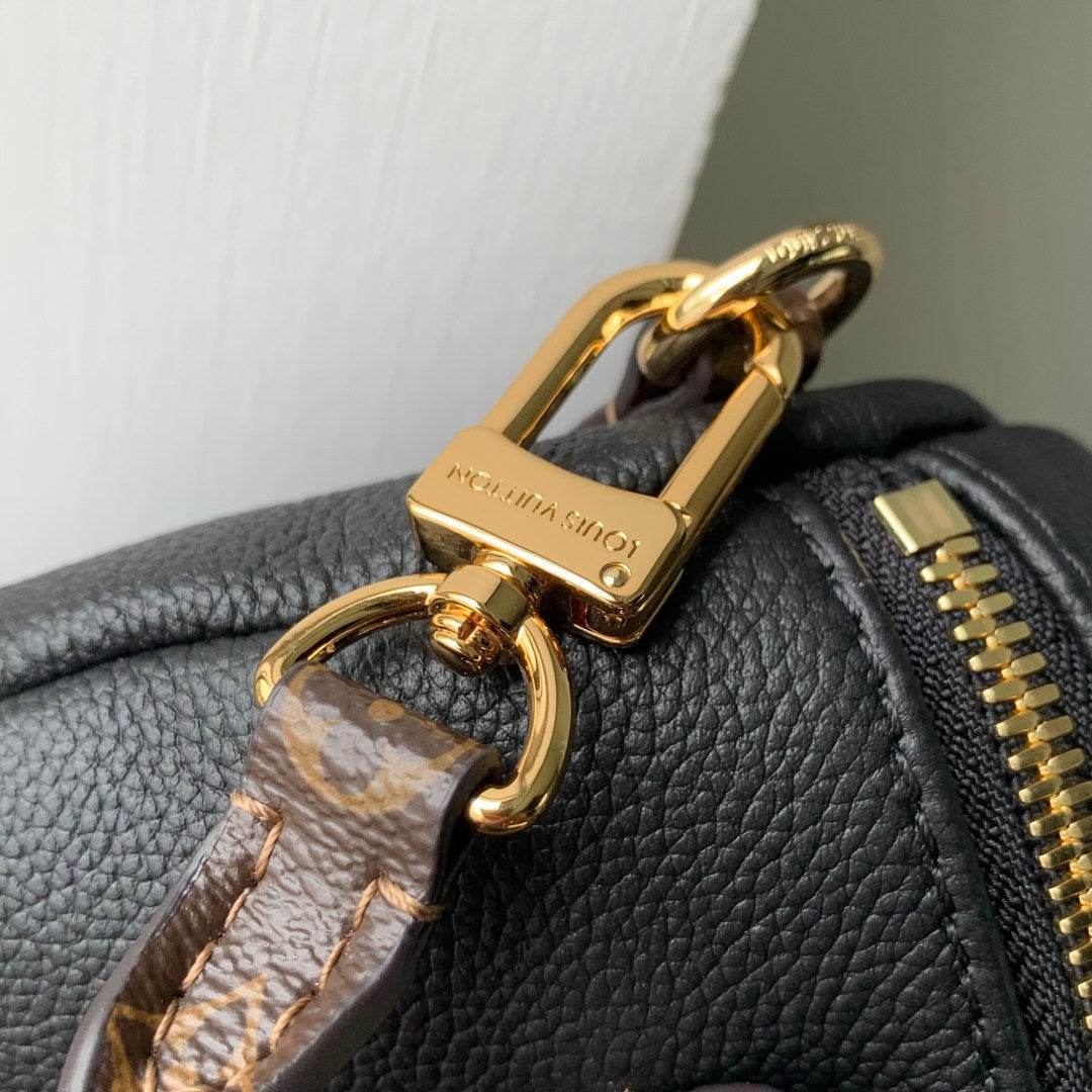 LV M26037 Louis Vuitton Express GM Bag Black
