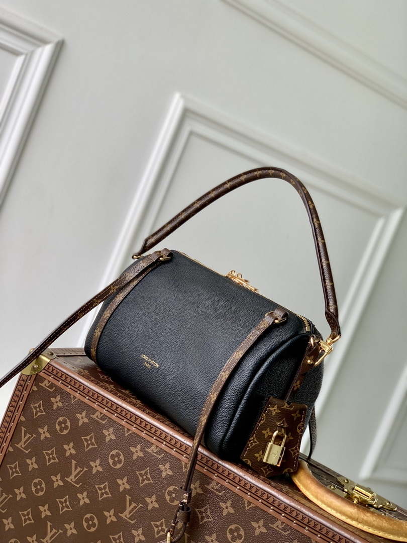 LV M26039 Louis Vuitton Express PM Bag Black