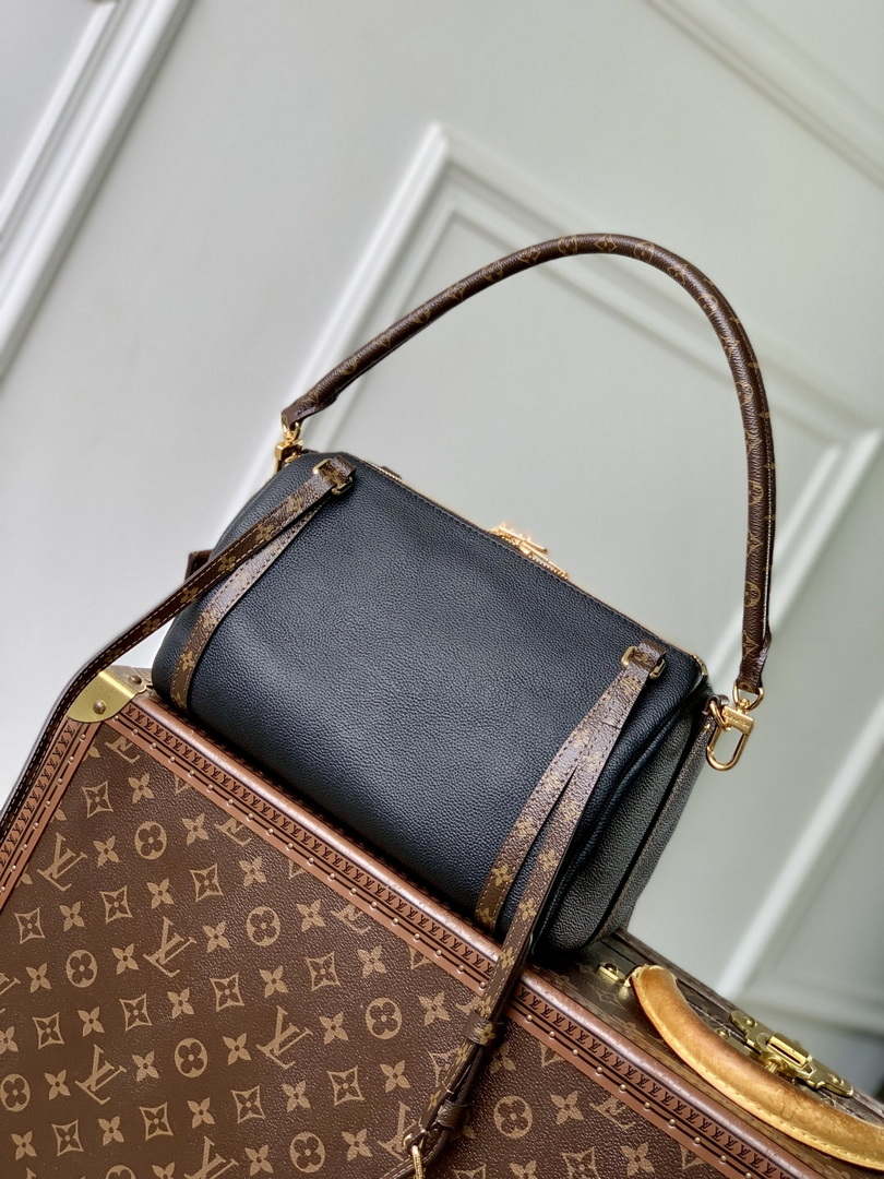 LV M26039 Louis Vuitton Express PM Bag Black