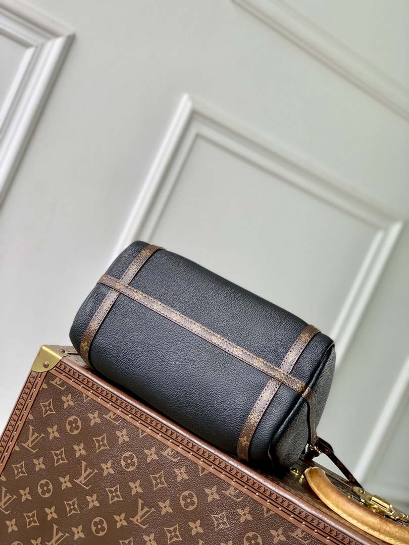 LV M26039 Louis Vuitton Express PM Bag Black