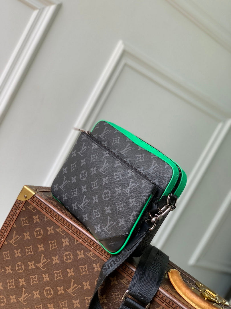 LV M26052 Louis Vuitton Trio Messenger Bamboo Green