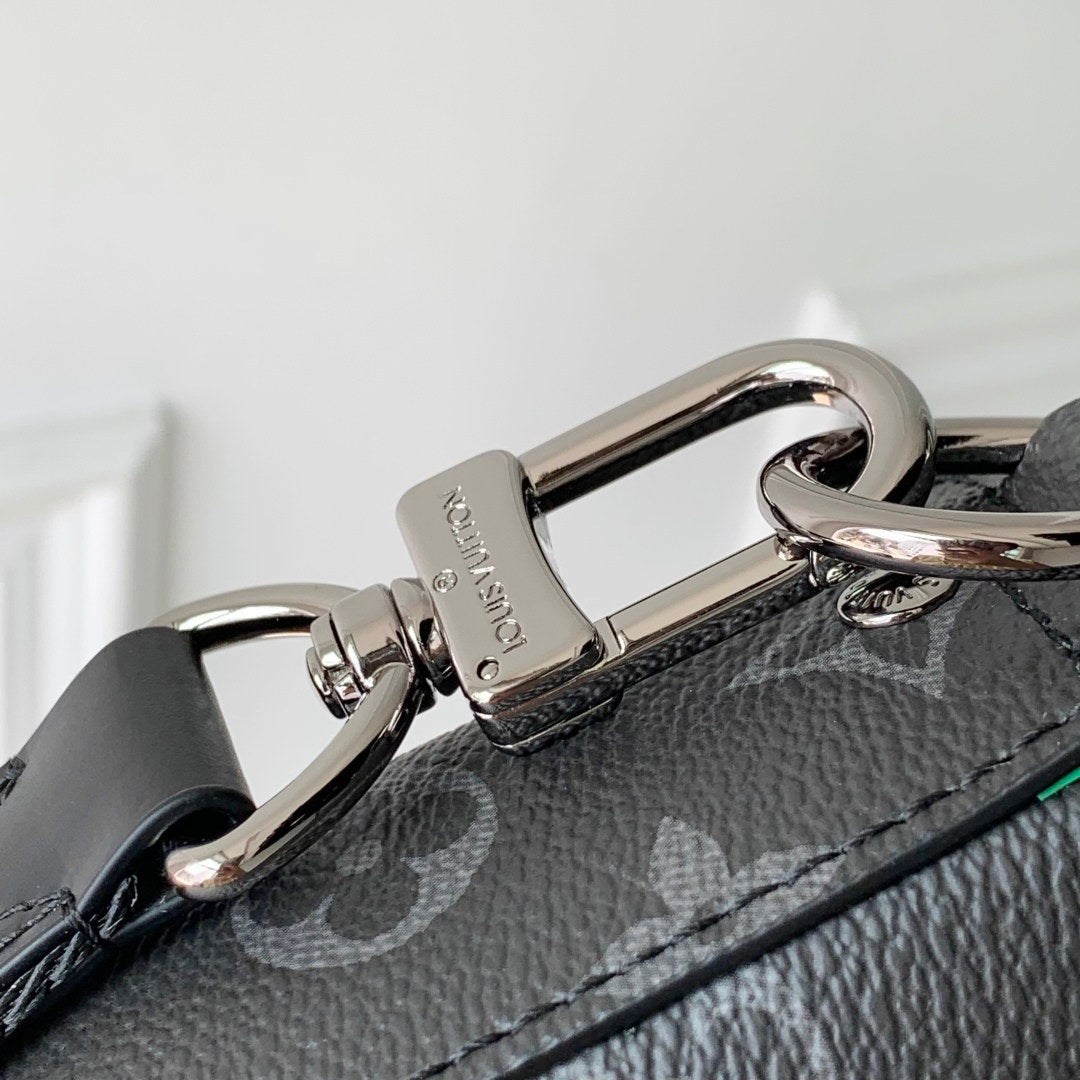 LV M26052 Louis Vuitton Trio Messenger Bamboo Green