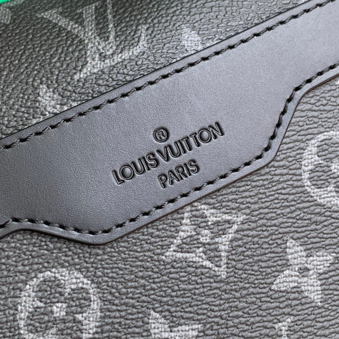 LV M26052 Louis Vuitton Trio Messenger Bamboo Green