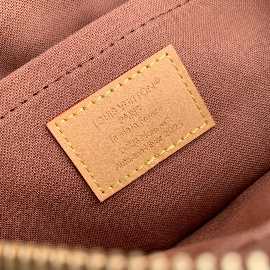 LV M26068 Louis Vuitton Nil Cross-body Bag Brown