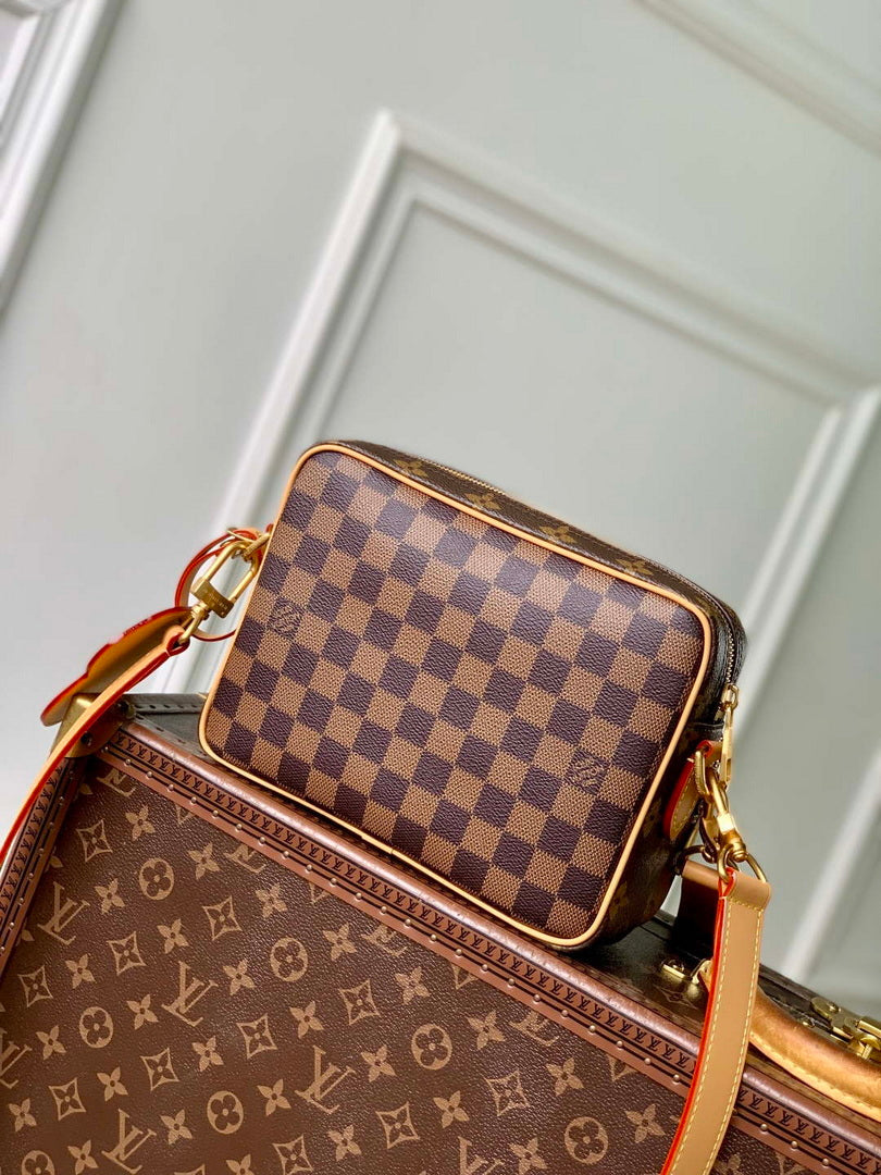 LV M26068 Louis Vuitton Nil Cross-body Bag Brown