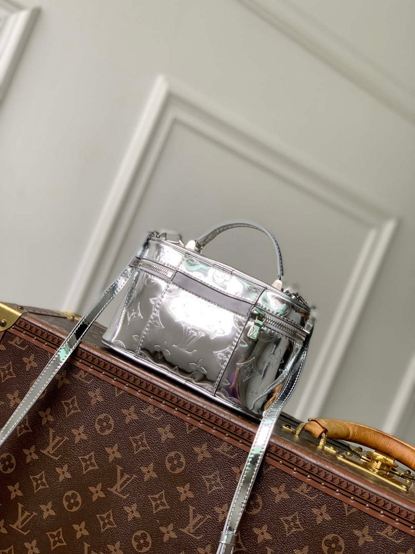 LV M26097 Louis Vuitton Vanity Chain Pouch Bag Silver