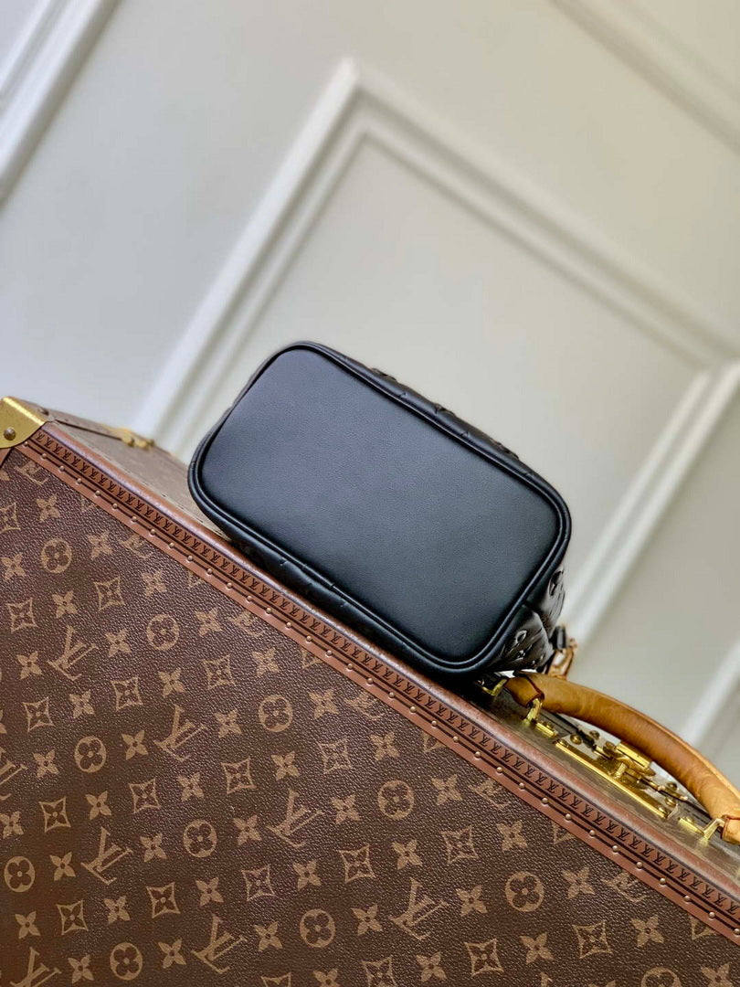 LV M26216 Louis Vuitton Coussin Bucket Bag Black