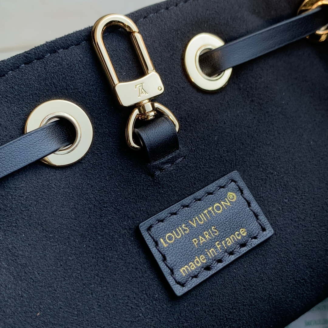 LV M26216 Louis Vuitton Coussin Bucket Bag Black