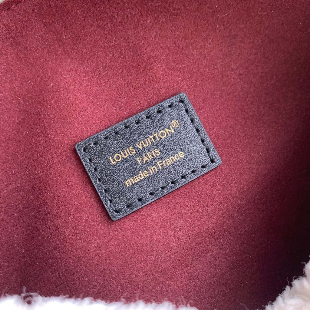LV M26245 Louis Vuitton Pochette Mia Bag Creme