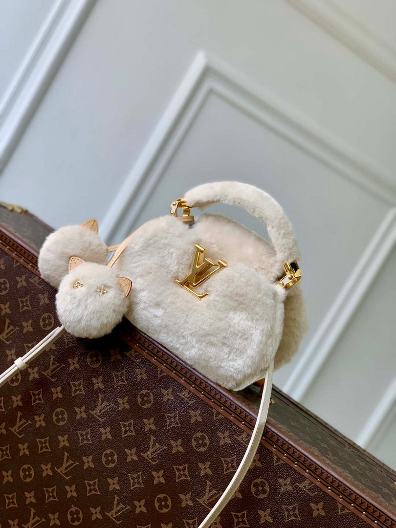 LV M26324 Louis Vuitton Capusnow Handbag Cream
