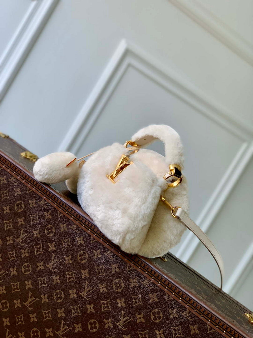LV M26324 Louis Vuitton Capusnow Handbag Cream
