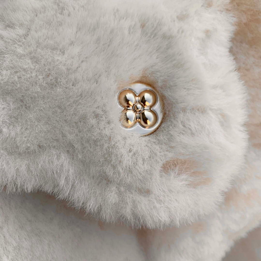LV M26324 Louis Vuitton Capusnow Handbag Cream
