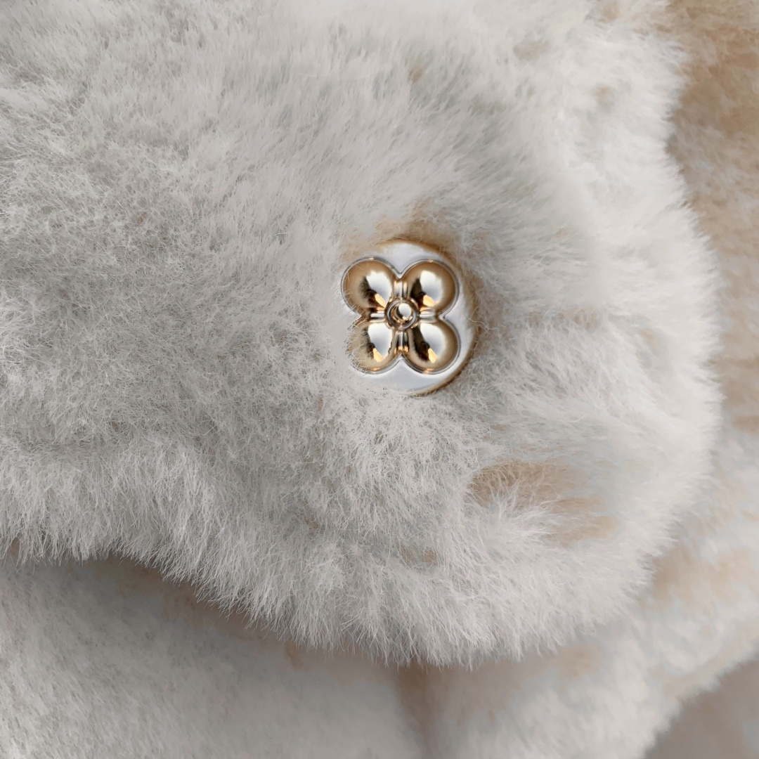 LV M26324 Louis Vuitton Capusnow Handbag Cream