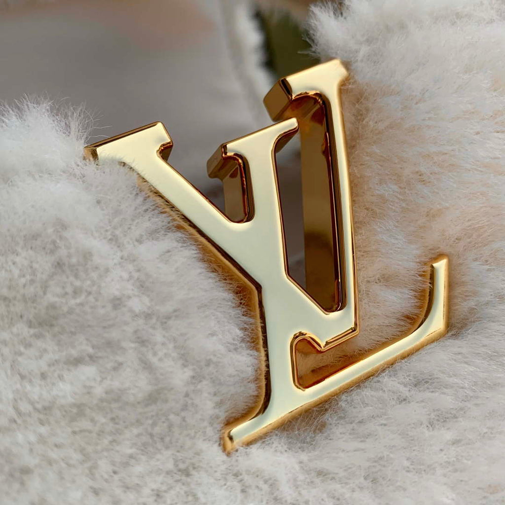 LV M26324 Louis Vuitton Capusnow Handbag Cream