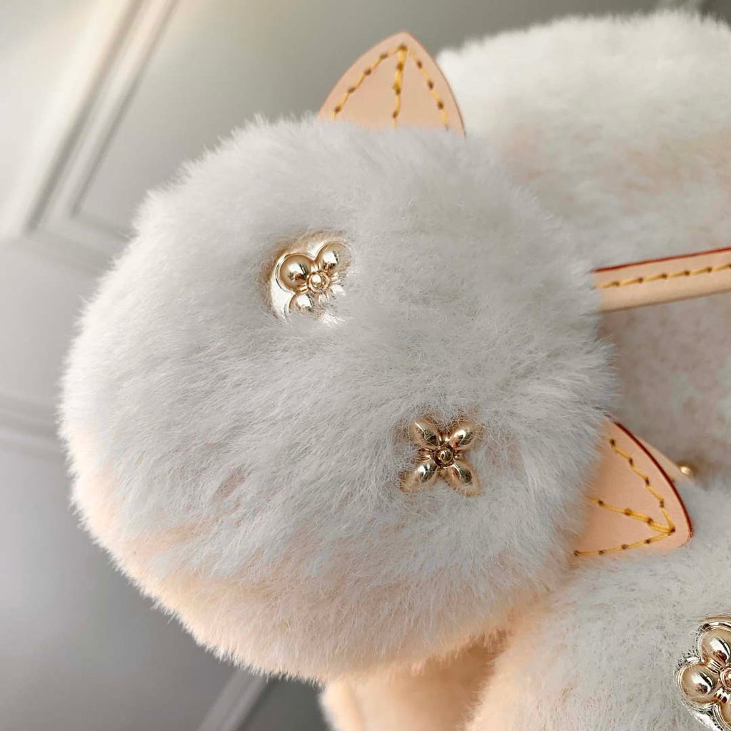 LV M26324 Louis Vuitton Capusnow Handbag Cream
