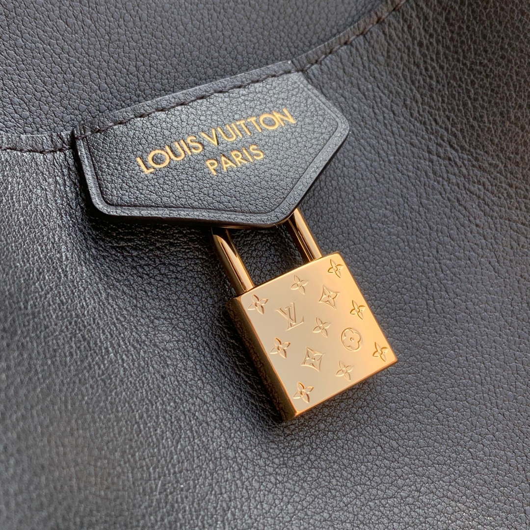 LV M26338 Louis Vuitton Vendome MM Bag Black