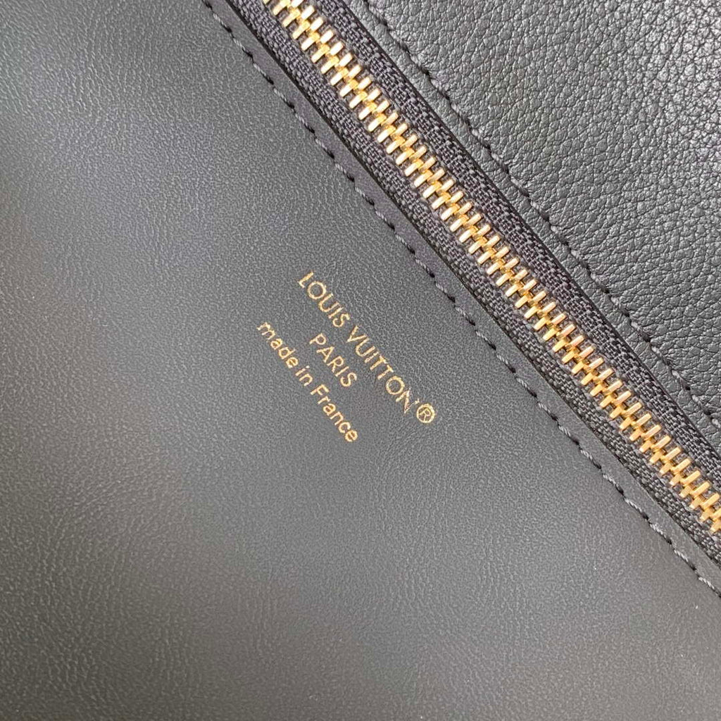 LV M26338 Louis Vuitton Vendome MM Bag Black
