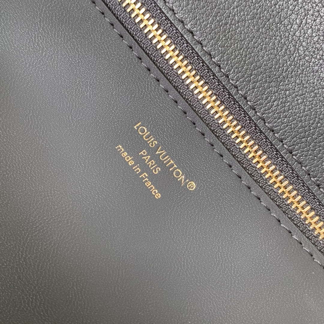 LV M26338 Louis Vuitton Vendome MM Bag Black
