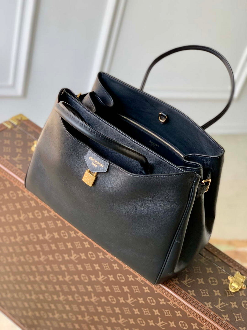 LV M26338 Louis Vuitton Vendome MM Bag Black