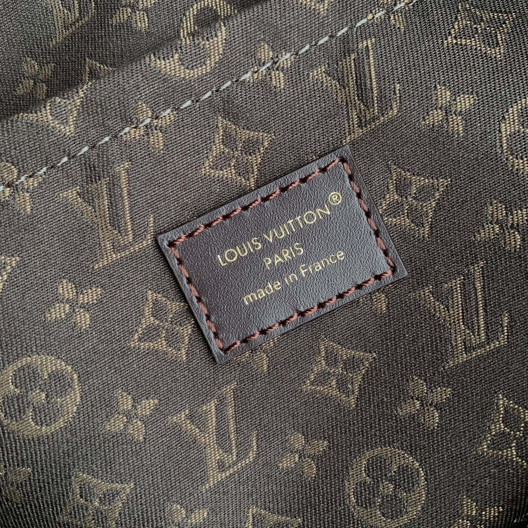 LV M26358 Louis Vuitton Express MM Bag Hazelnut Brown
