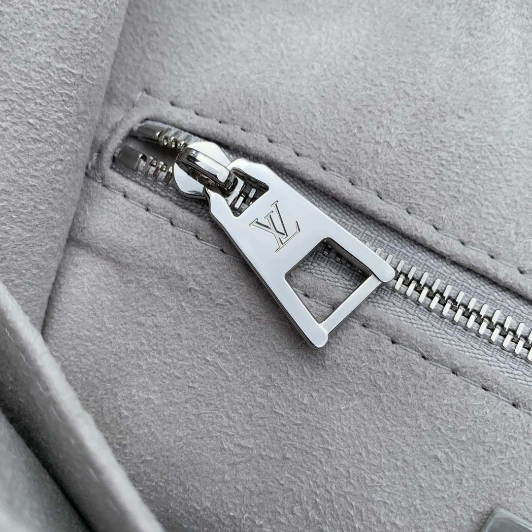 LV M26373 Louis Vuitton OnTheGo PM Bag Silver