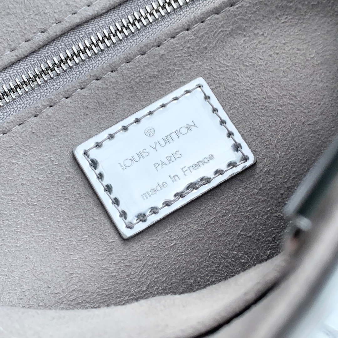 LV M26373 Louis Vuitton OnTheGo PM Bag Silver