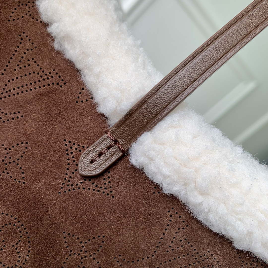 LV M26421 Louis Vuitton CarryAll PM Bag Chocolate Brown