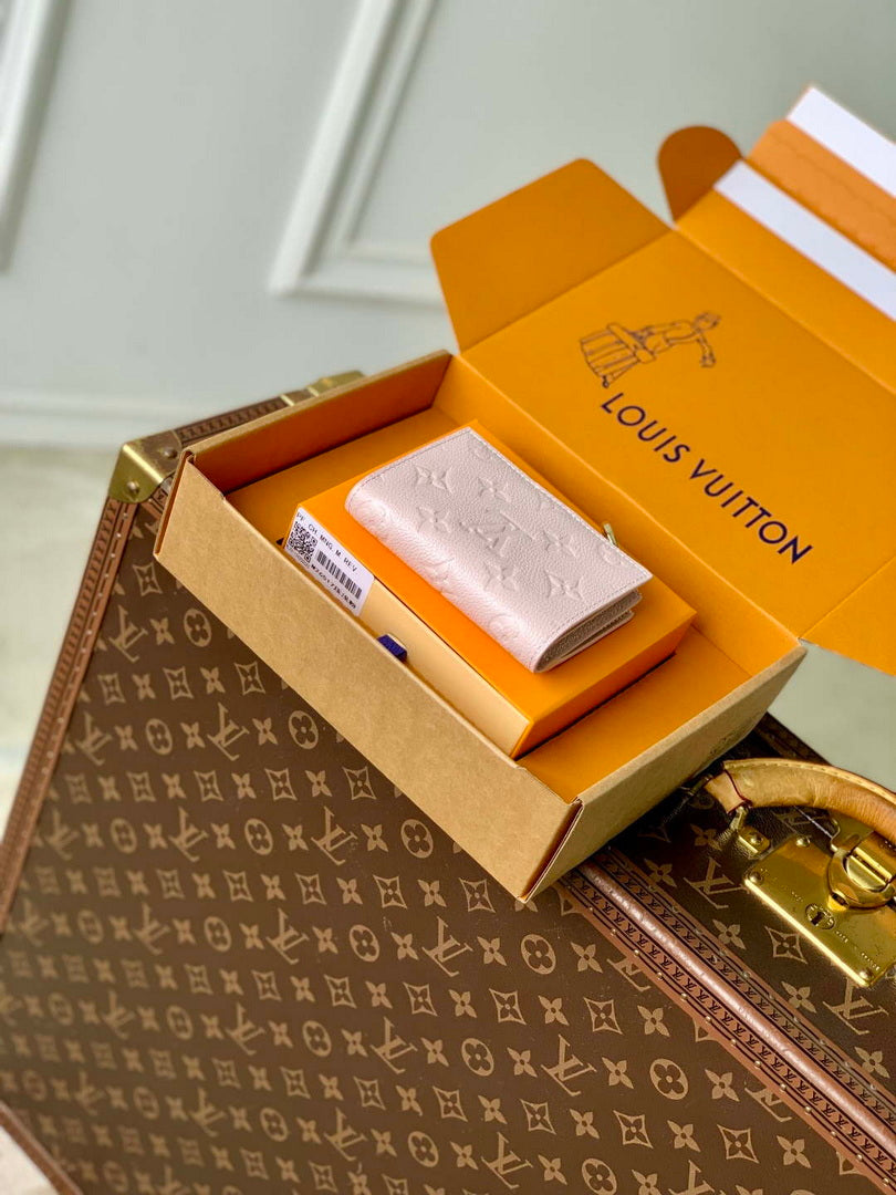 LV M26517 Louis Vuitton Lisa Wallet Snowy Pearl
