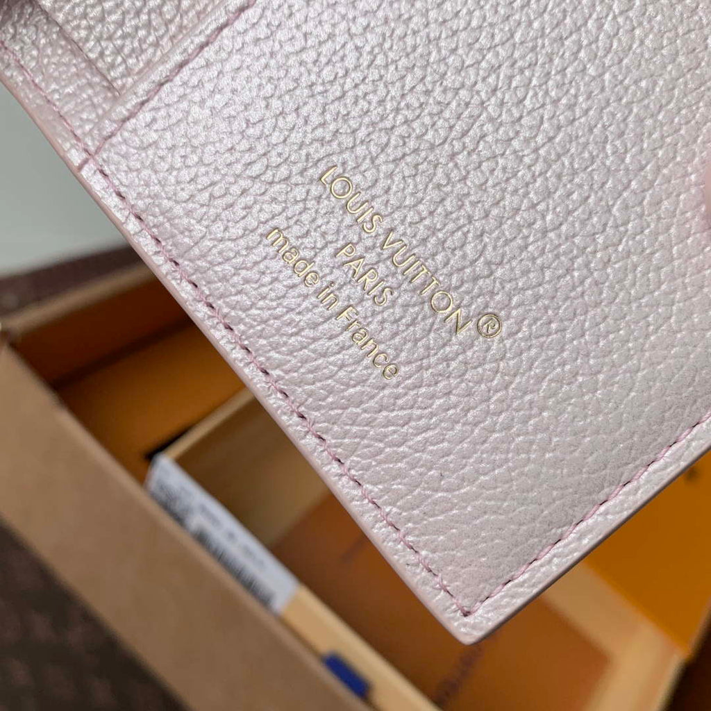 LV M26517 Louis Vuitton Lisa Wallet Snowy Pearl