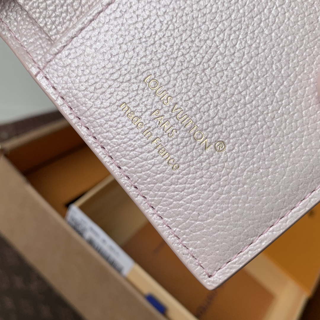 LV M26517 Louis Vuitton Lisa Wallet Snowy Pearl