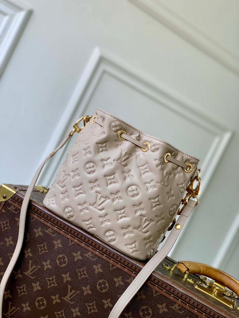 LV M26530 Louis Vuitton Coussin Bucket Bag Beige