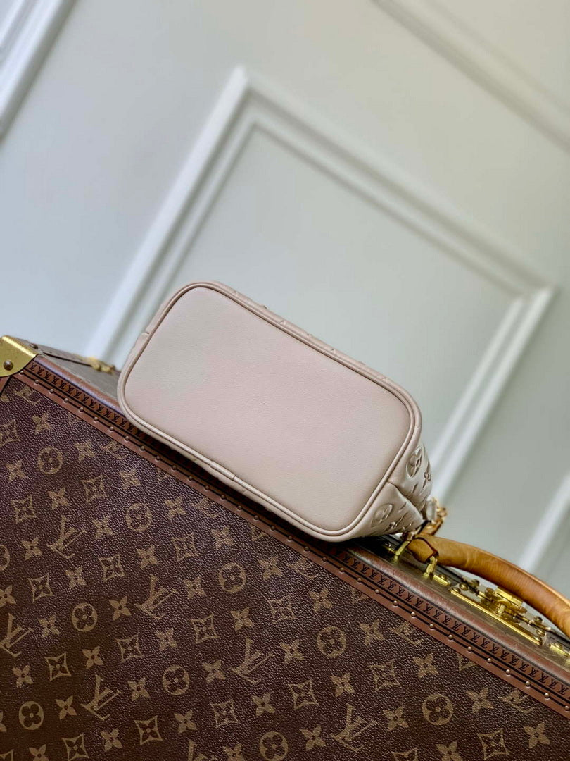 LV M26530 Louis Vuitton Coussin Bucket Bag Beige