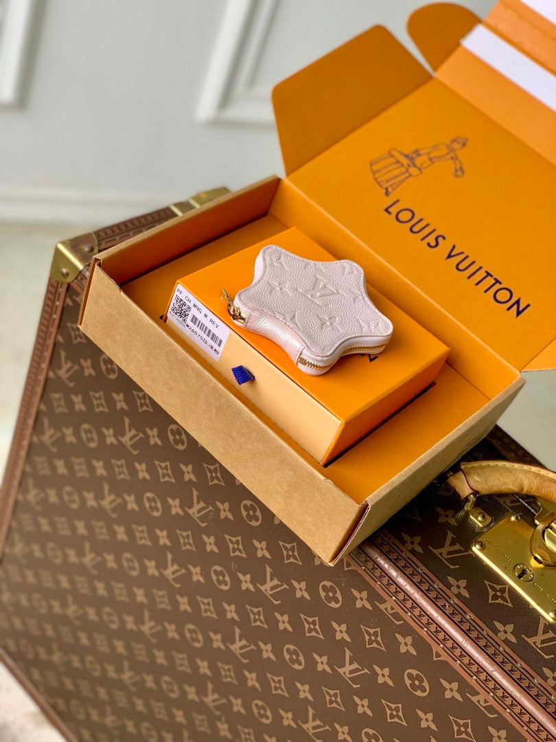 LV M26575 Louis Vuitton Spark Coin Purse Snowy Pearl