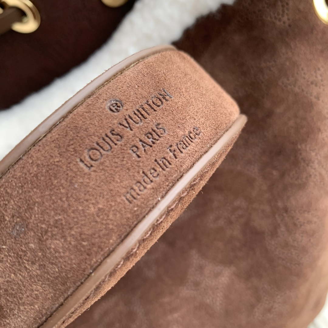 LV M26684 Louis Vuitton Bella Handbag Chocolate