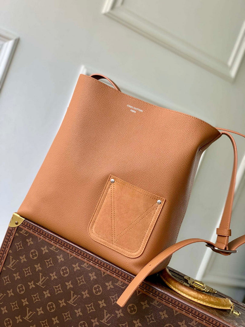 LV M26745 Louis Vuitton Verso Hobo Bag Tan
