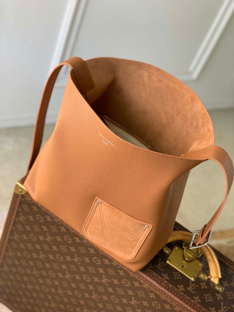 LV M26745 Louis Vuitton Verso Hobo Bag Tan