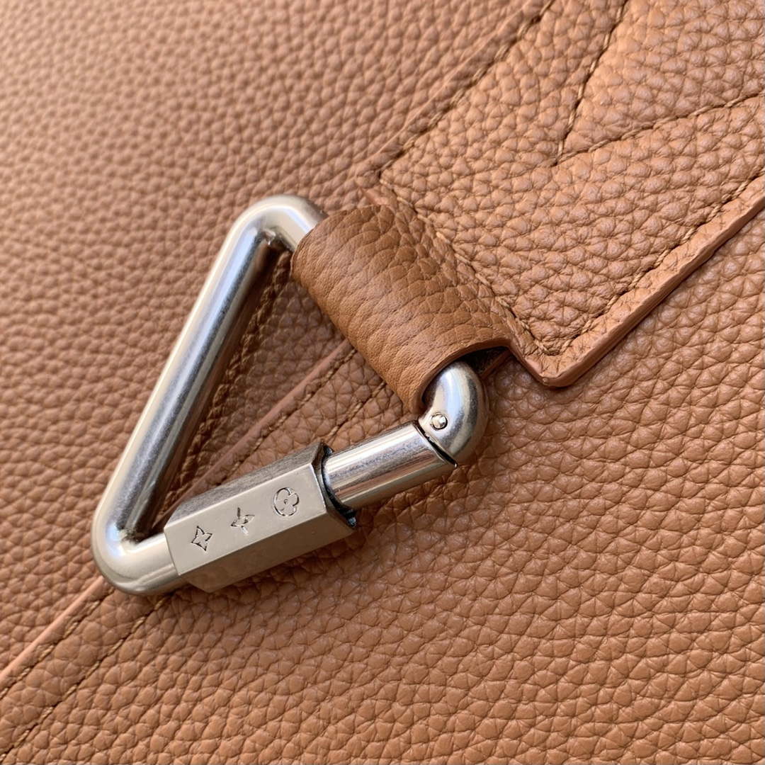 LV M26745 Louis Vuitton Verso Hobo Bag Tan