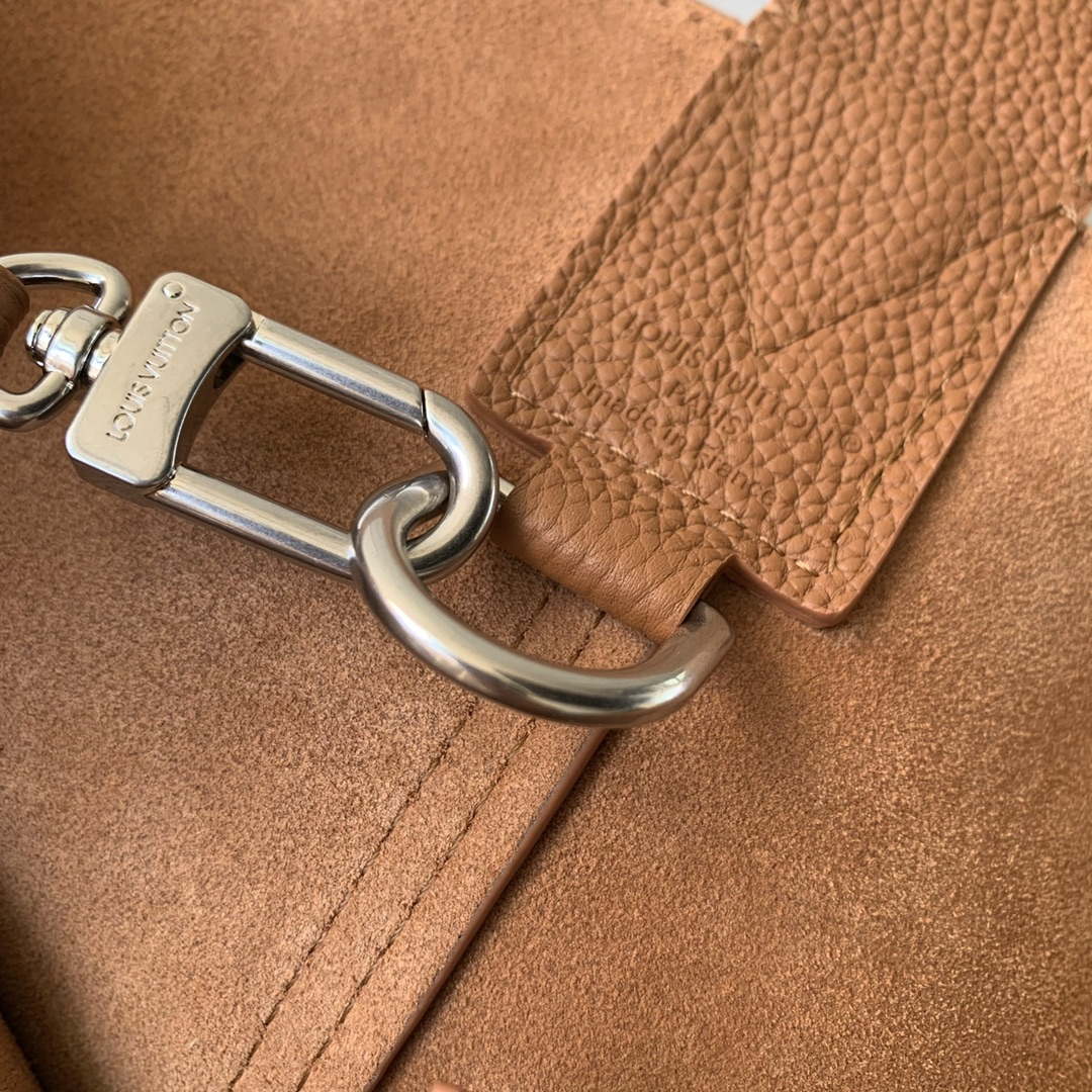 LV M26745 Louis Vuitton Verso Hobo Bag Tan