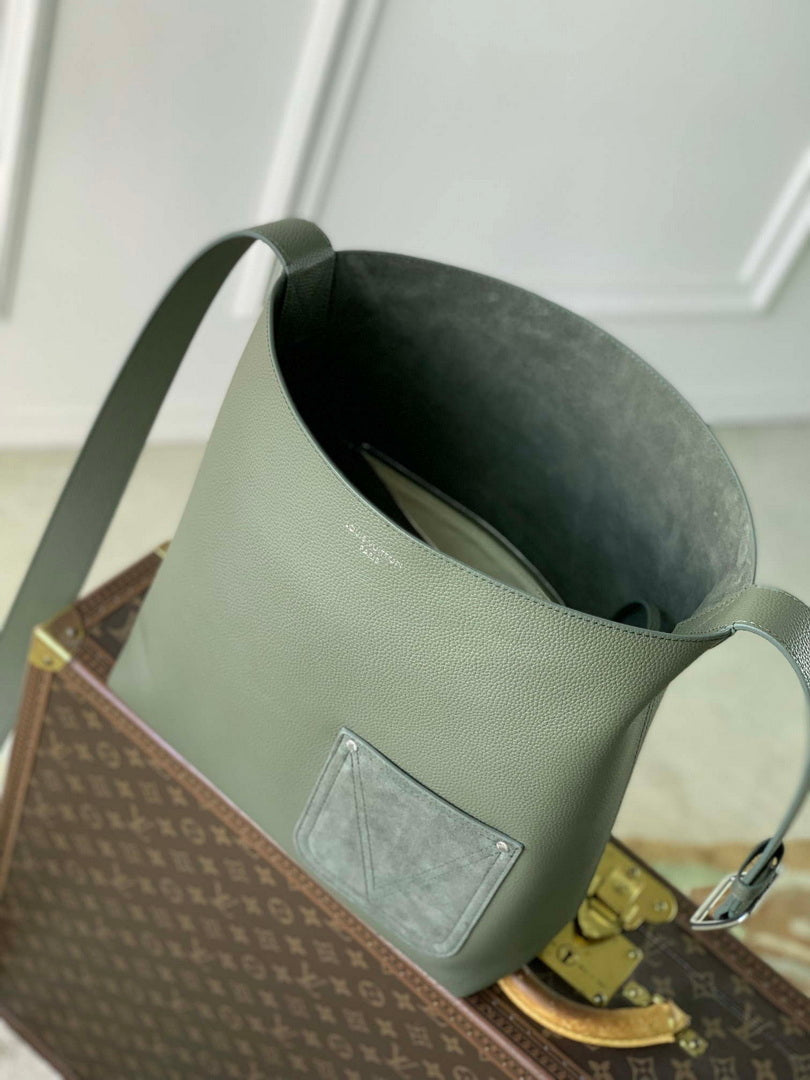 LV M26747 Louis Vuitton Verso Hobo Bag Khaki Green