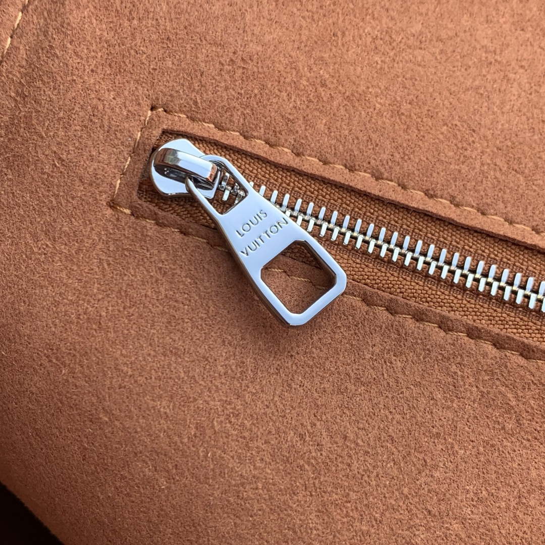 LV M26758 Louis Vuitton Steamer 30 Cross-body Bag Tan