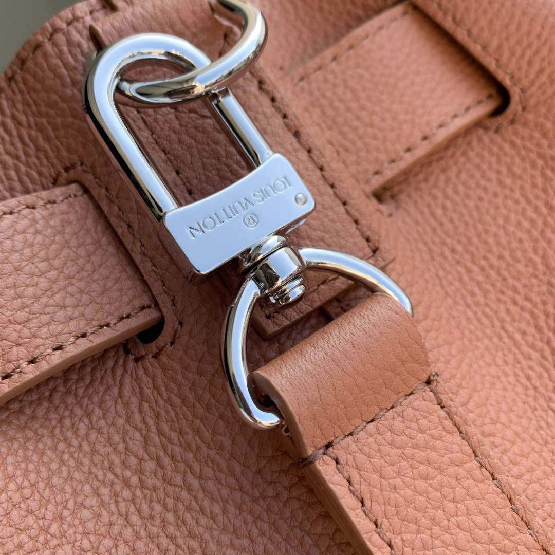 LV M26758 Louis Vuitton Steamer 30 Cross-body Bag Tan