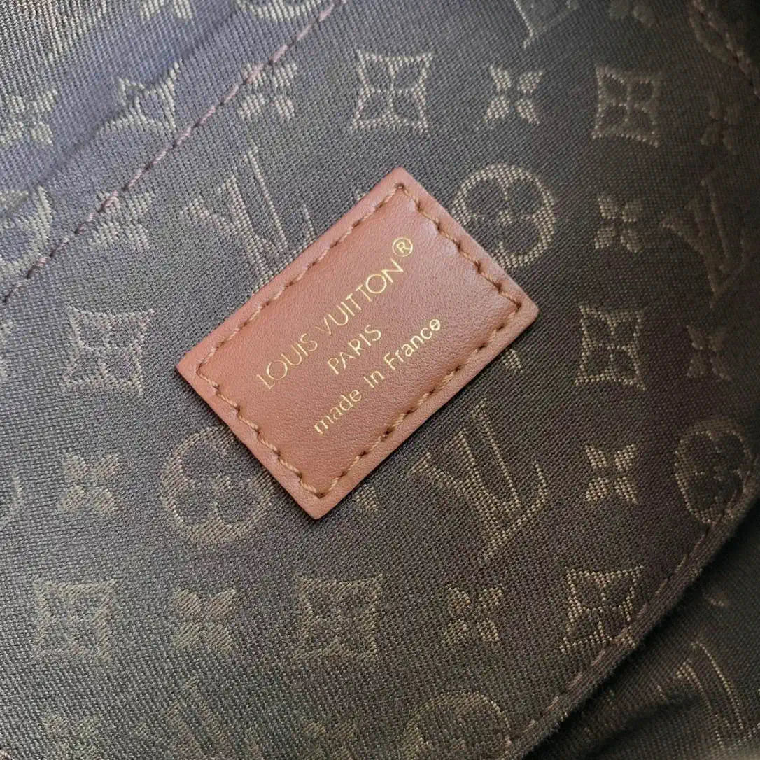 LV M26905 Louis Vuitton Express PM Handbag Light Green