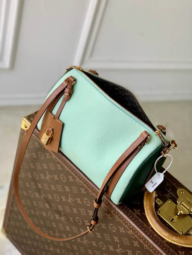 LV M26905 Louis Vuitton Express PM Handbag Light Green