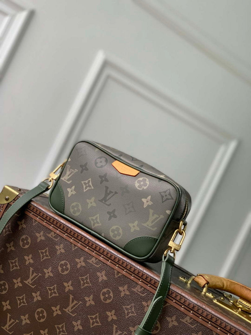 LV M26937 Louis Vuitton Trocad¨¦ro Wearable Wallet Khaki