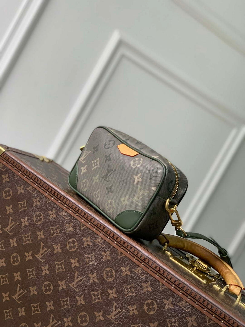 LV M26937 Louis Vuitton Trocad¨¦ro Wearable Wallet Khaki