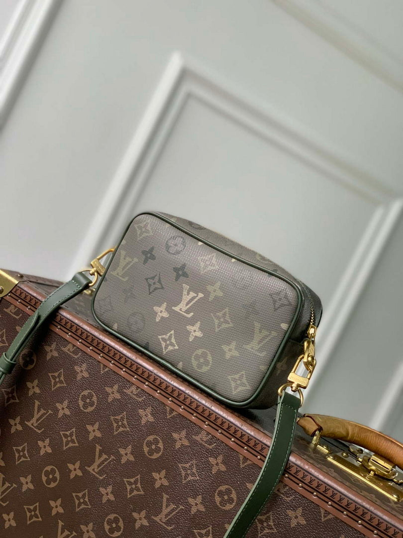 LV M26937 Louis Vuitton Trocad¨¦ro Wearable Wallet Khaki