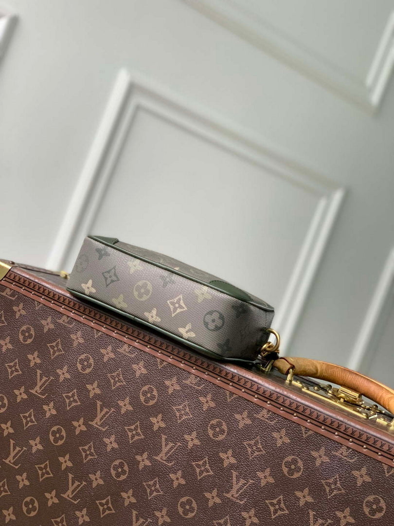 LV M26937 Louis Vuitton Trocad¨¦ro Wearable Wallet Khaki