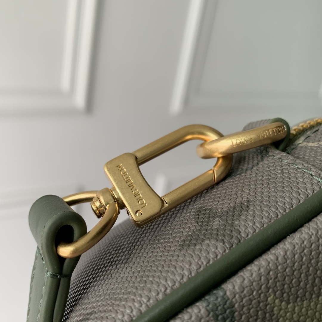LV M26937 Louis Vuitton Trocad¨¦ro Wearable Wallet Khaki