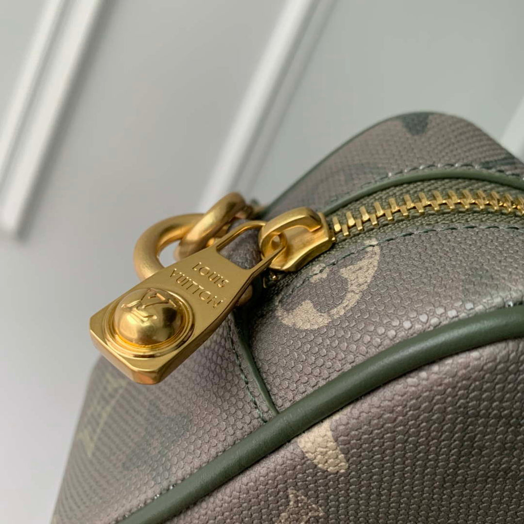 LV M26937 Louis Vuitton Trocad¨¦ro Wearable Wallet Khaki