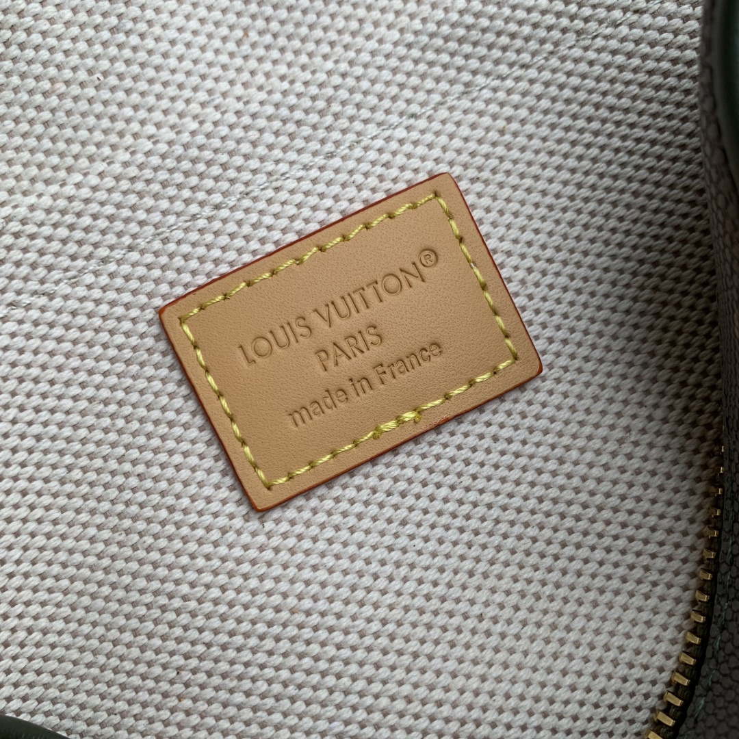LV M26937 Louis Vuitton Trocad¨¦ro Wearable Wallet Khaki